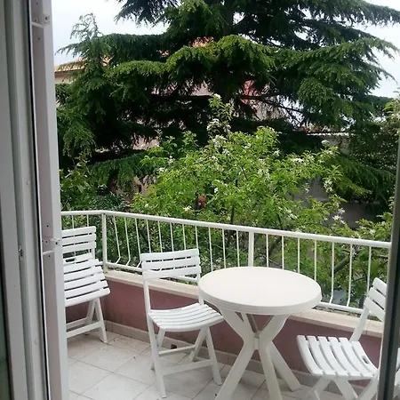 Libe 2 Apartman *