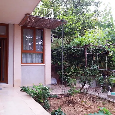 Apartman Libe 2 *